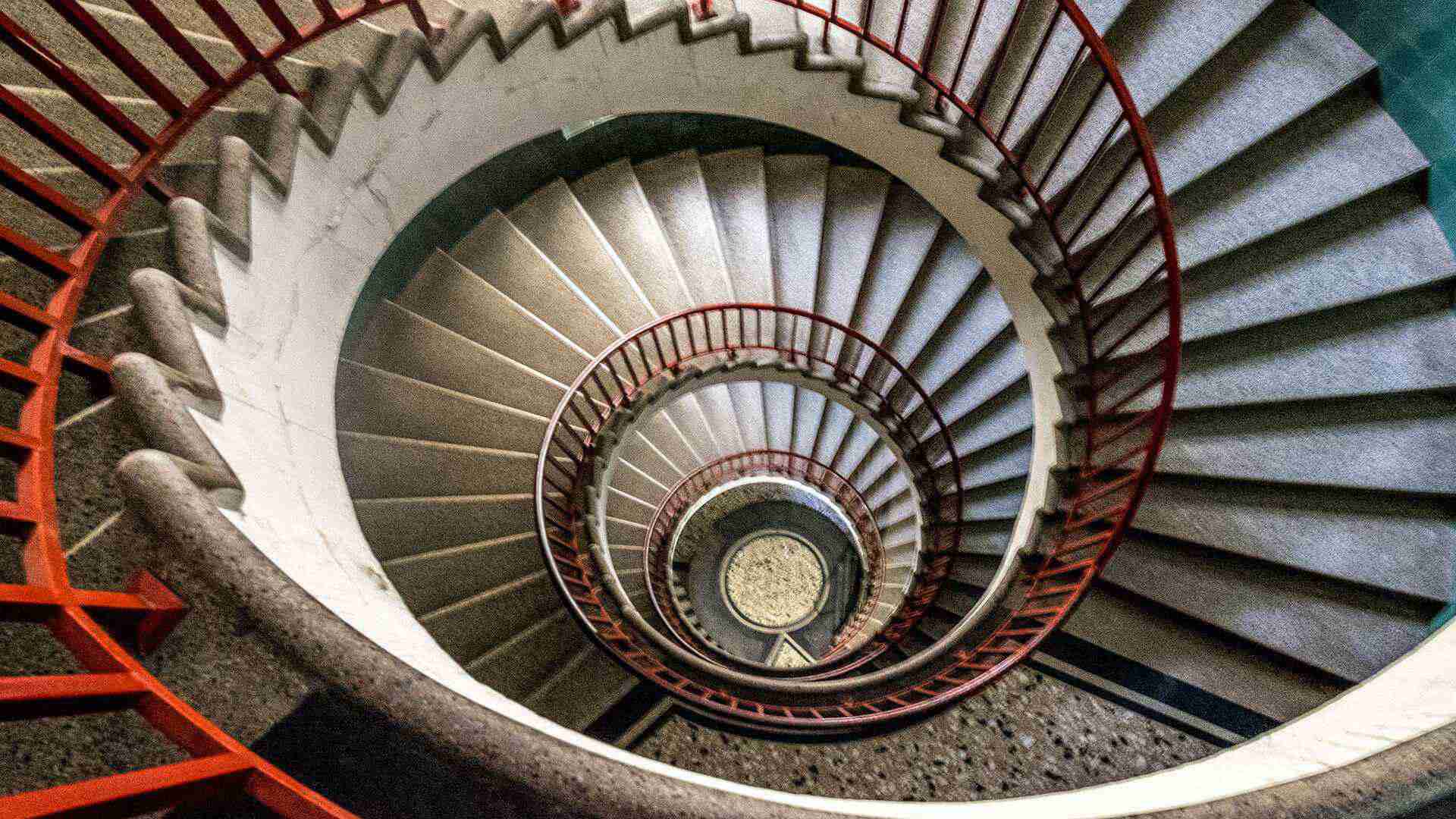 936251990-wendeltreppe-inflation